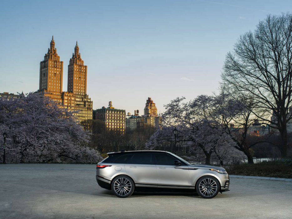 SUV CAR RANGE ROVER VELAR