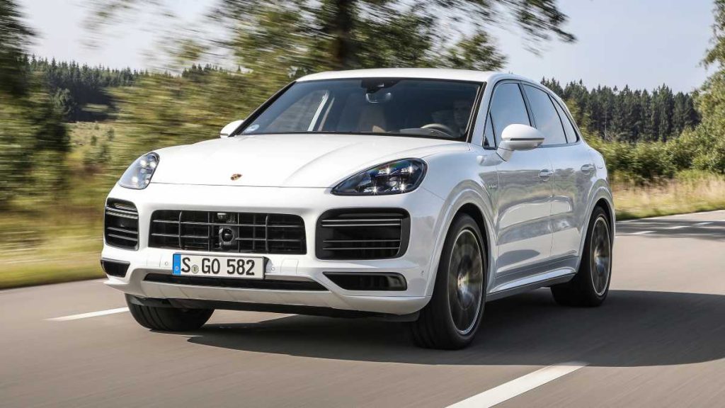 PLUG-IN HYBRID SUV PORSCHE CAYENNE