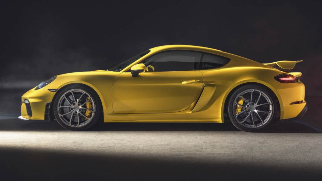 SPORTS CAR PORSCHE CAYMAN GT4