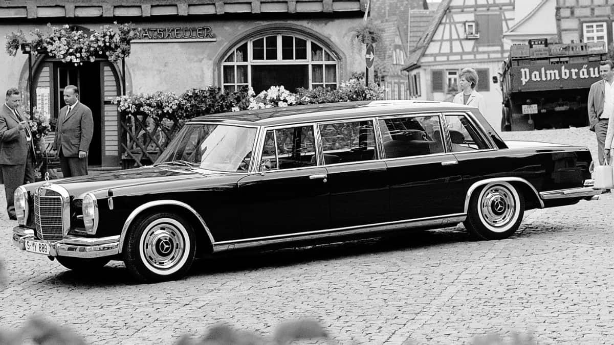 CLASSIC LUXURY VEHICLE PULLMAN